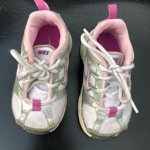 Toddler Nike. Size 6